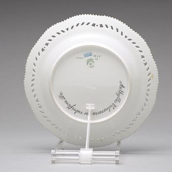 A set of 12 Royal Copenhagen 'Flora Danica' dessert dishes, Denmark, 20th Century.