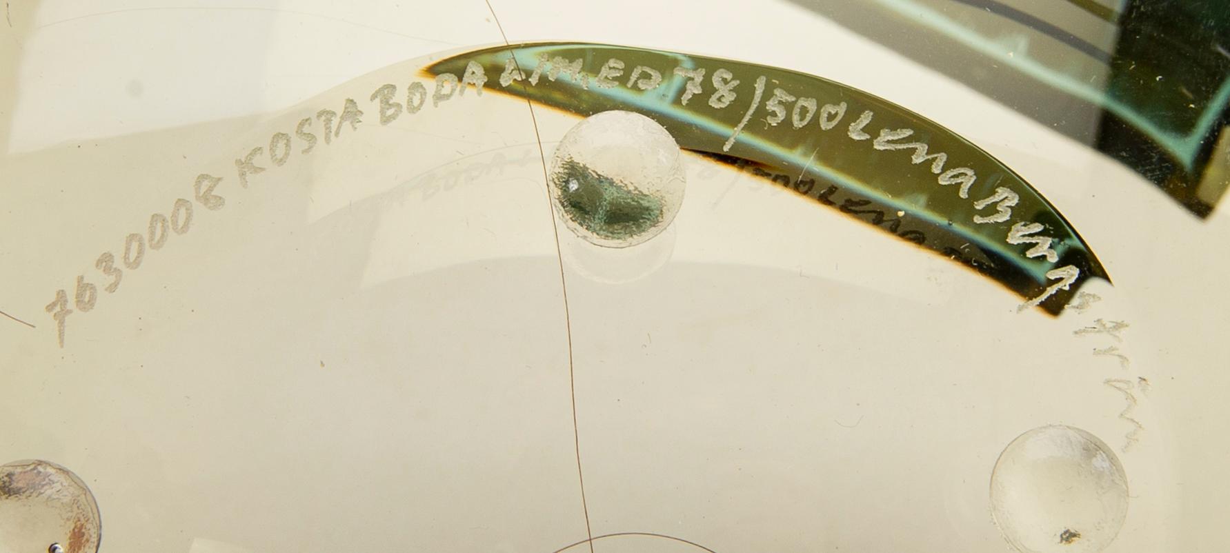 LENA BERGSTRÖM, skål "Planets" Kosta Boda signead och numrerad 78/500.