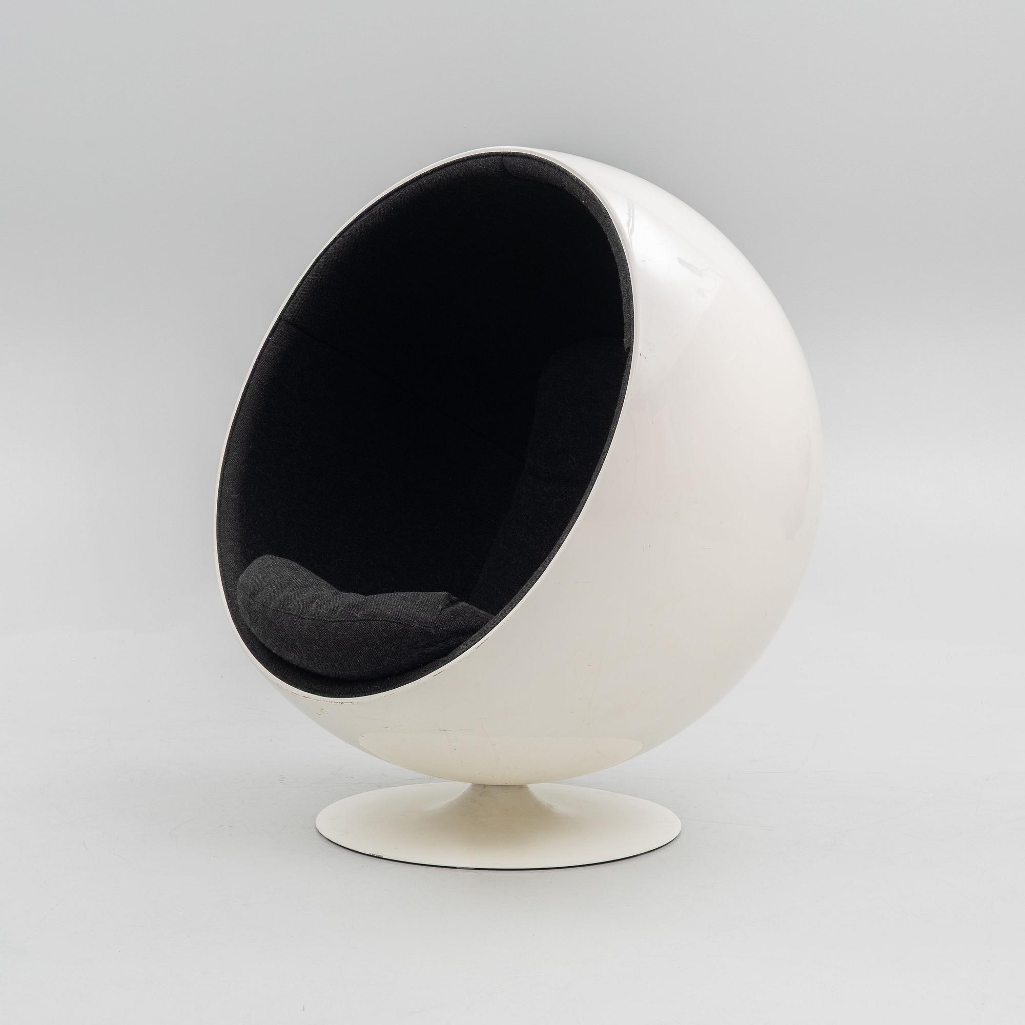 Eero Aarnio, a "Ball Chair", Adelta, Finland, post 1996.