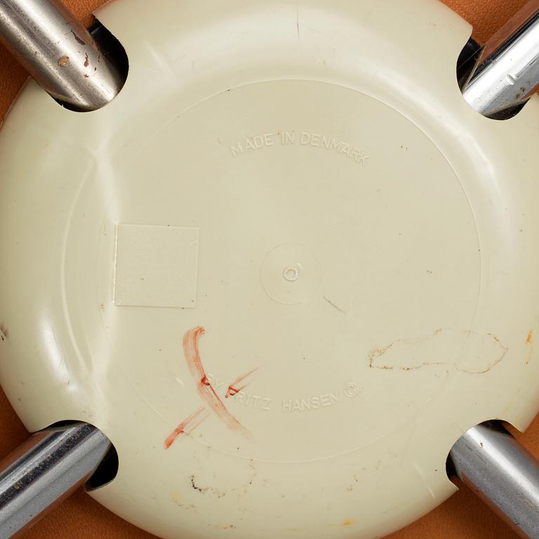 ARNE JACOBSEN, 6 stolar, "Sjuan", Fritz Hansen.