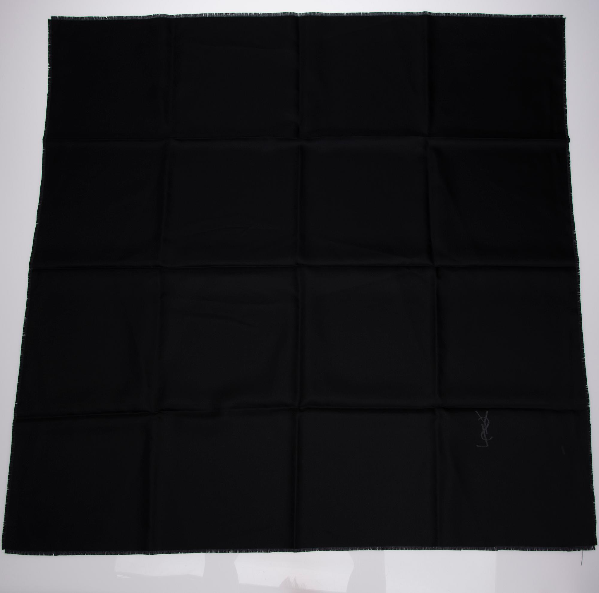 SCARF, 2 st, Yves Saint Laurent.