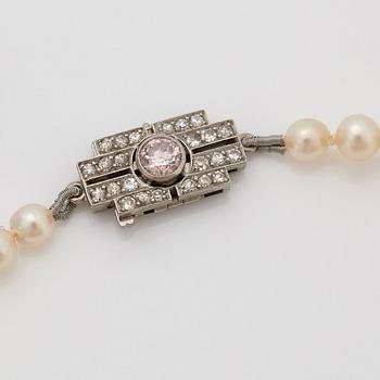 A WA Bolin cultured pearl necklace with an 18K white gold clasp set with a pink diamond.