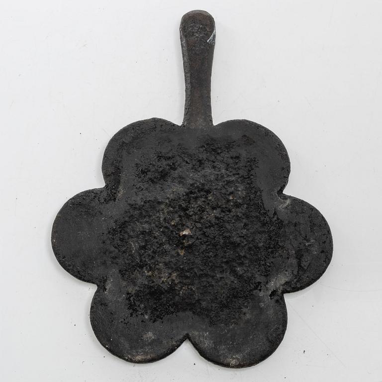 Plättjärn, två stycken, Sverige, 1700- / 1800-tal.