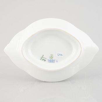 A 'Blue Fluted' / 'Musselmalet rifflet' porcelain sauce boat, Royal Copenhagen, model 204, post 1923.