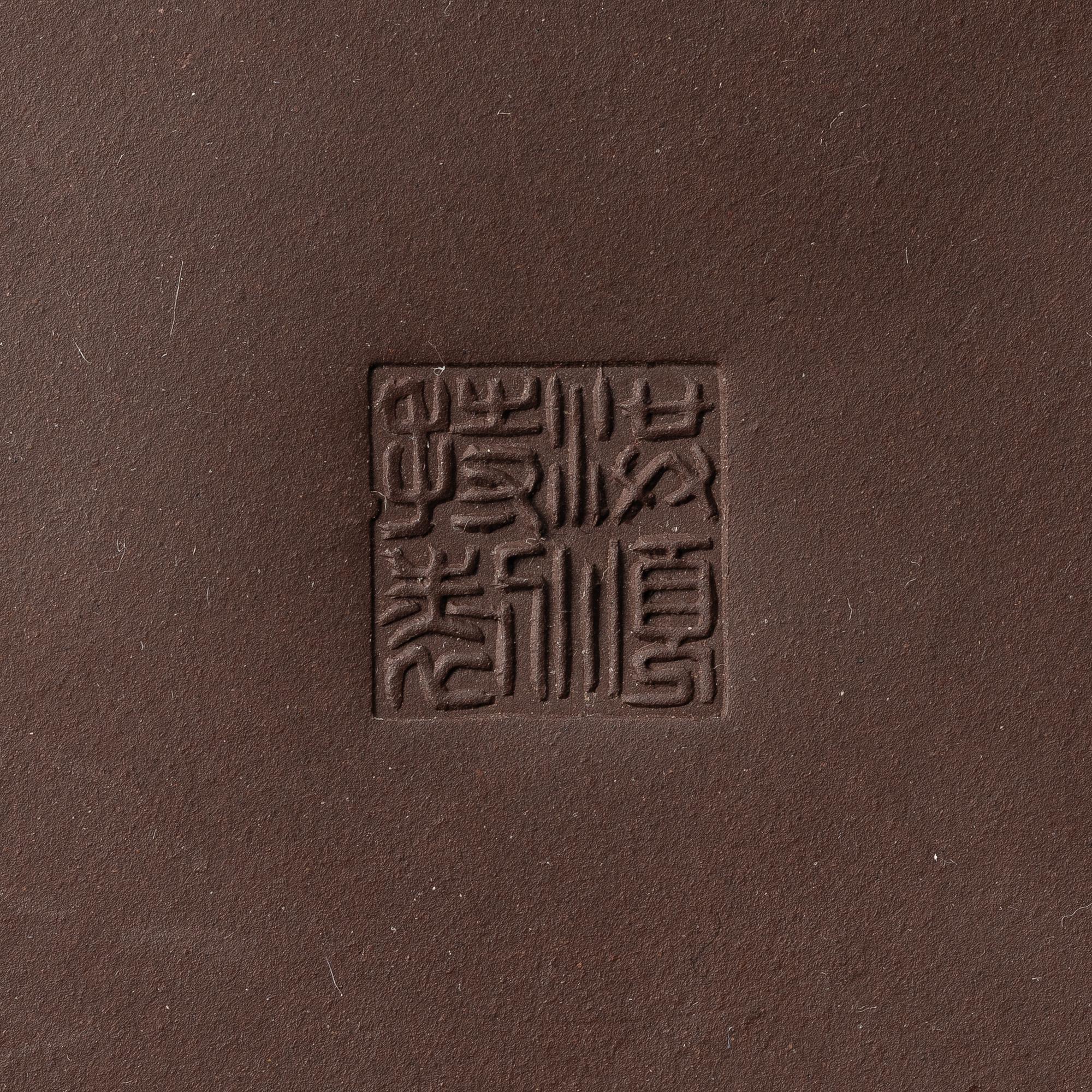 A group of three Chinese yixing teapots, 1980s.