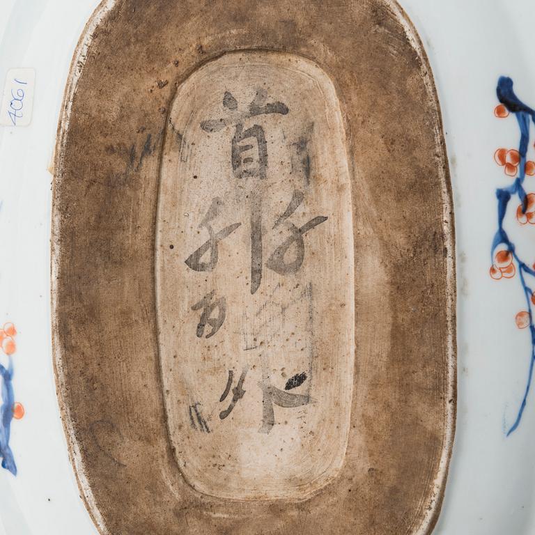 An imari dish, Qing dynasty, Qianlong (1736-95). Set in a frame.