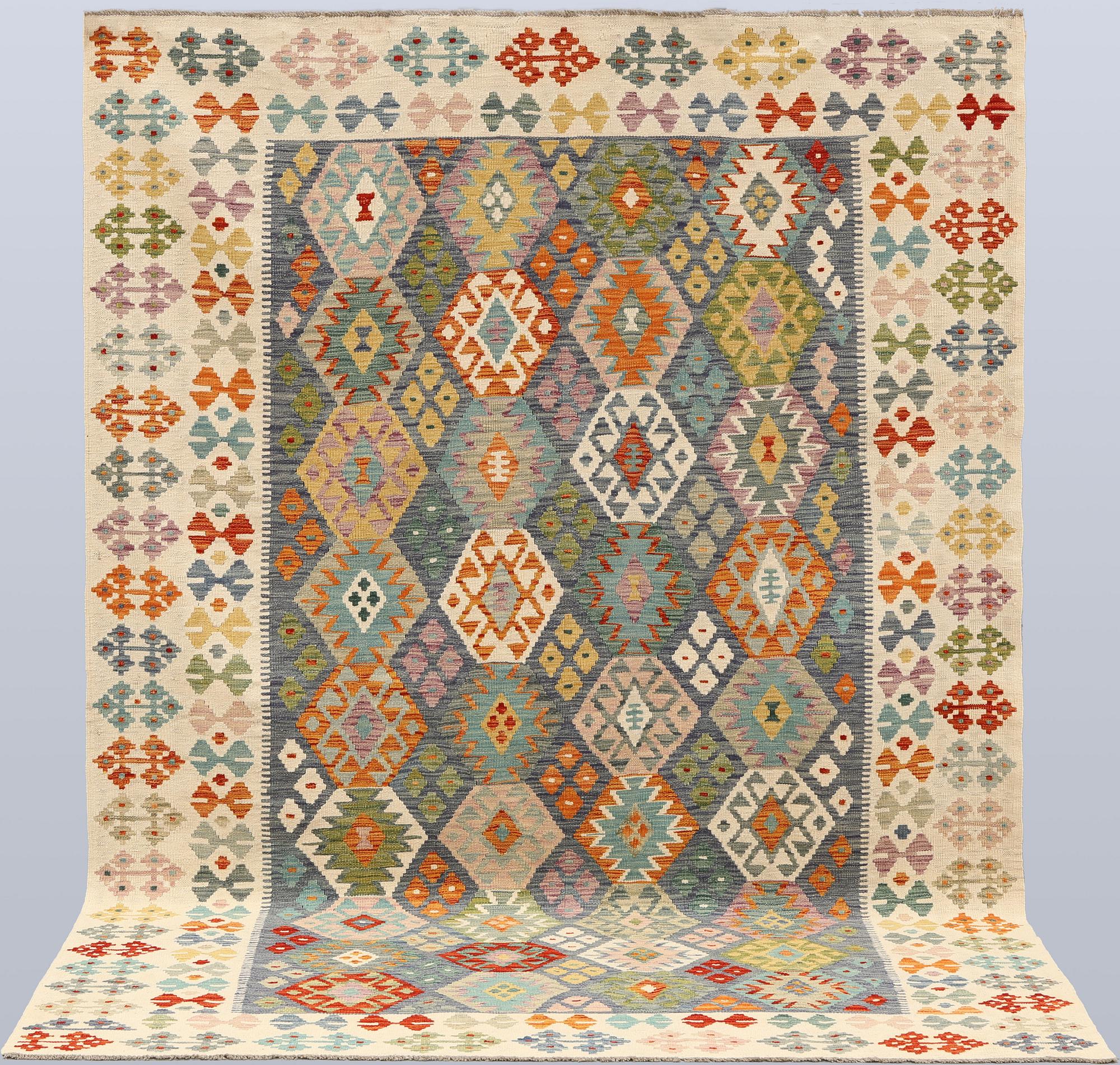 A Kilim rug, approx. 290 x 203 cm.