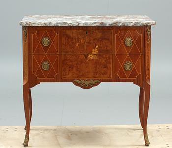 BYRÅ, gustaviansk stil, 1900-tal.