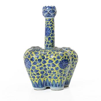 A Chinese blue and white 'clobbered' porcelain tulip vase, Qing dynasty, 19th century.