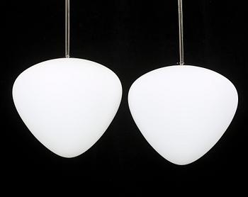 TAKLAMPOR, ett par, Laurel lamp modell 6032, 1900-talets mitt. Märkta Made in Sweden. Höjd 48 cm.