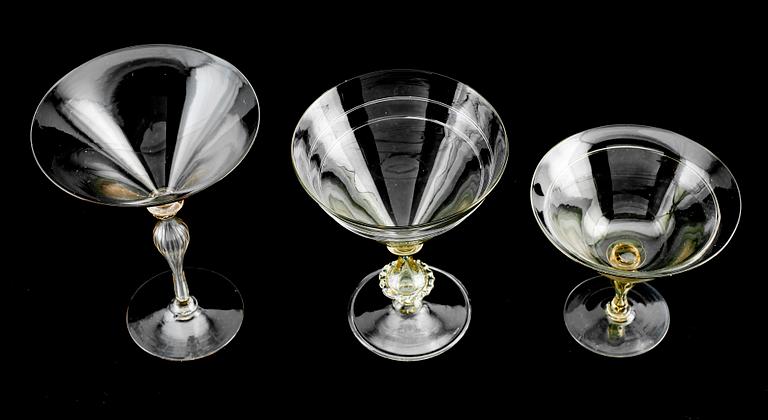POKALGLAS, 3 st, sannolikt Murano, Italien, 1900-tal.
