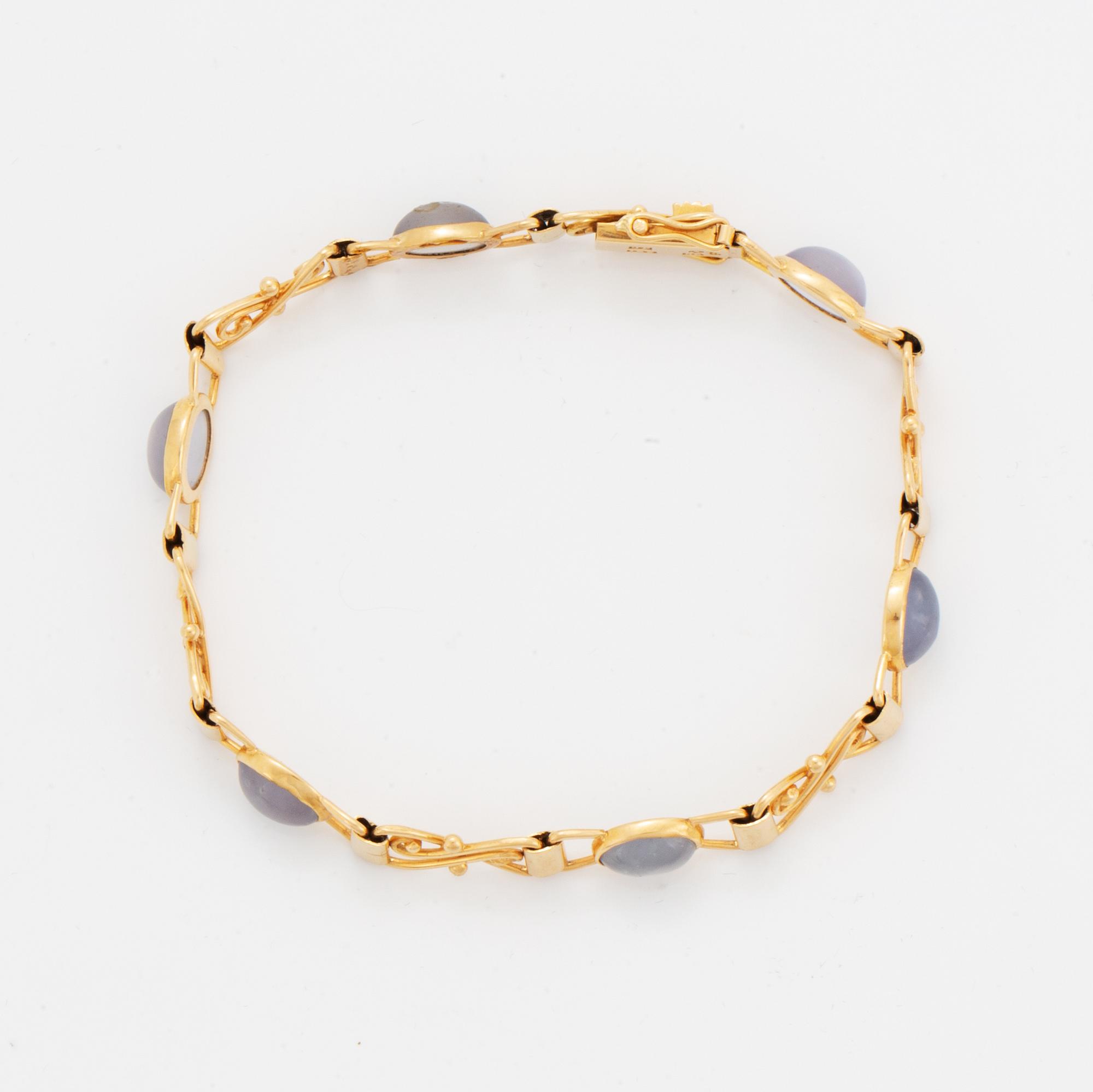 18K gold and cabochon-cut moonstone bracelet.