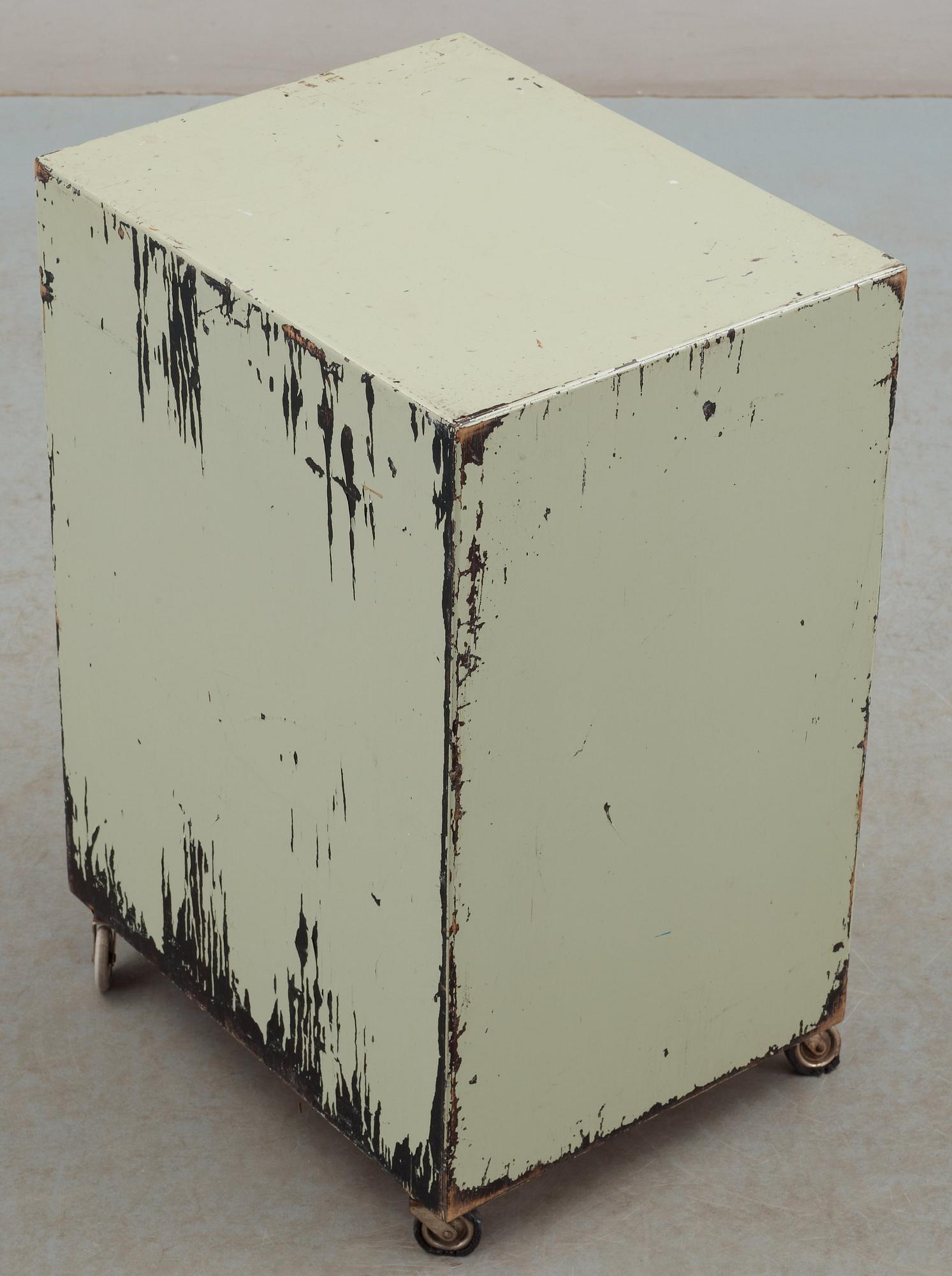 An Alvar Aalto green lacquered plywood bedside locker, Huoneakalu-ja Rakennustyötehdas Oy, Finland 1930's.