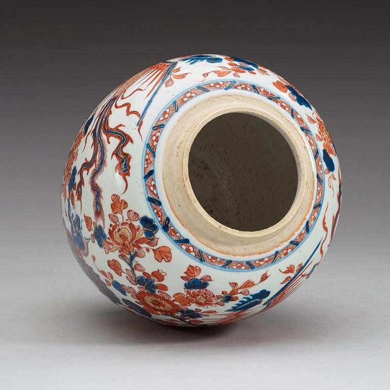 A imari jar, Qing dynasty Kangxi (1662-1722).