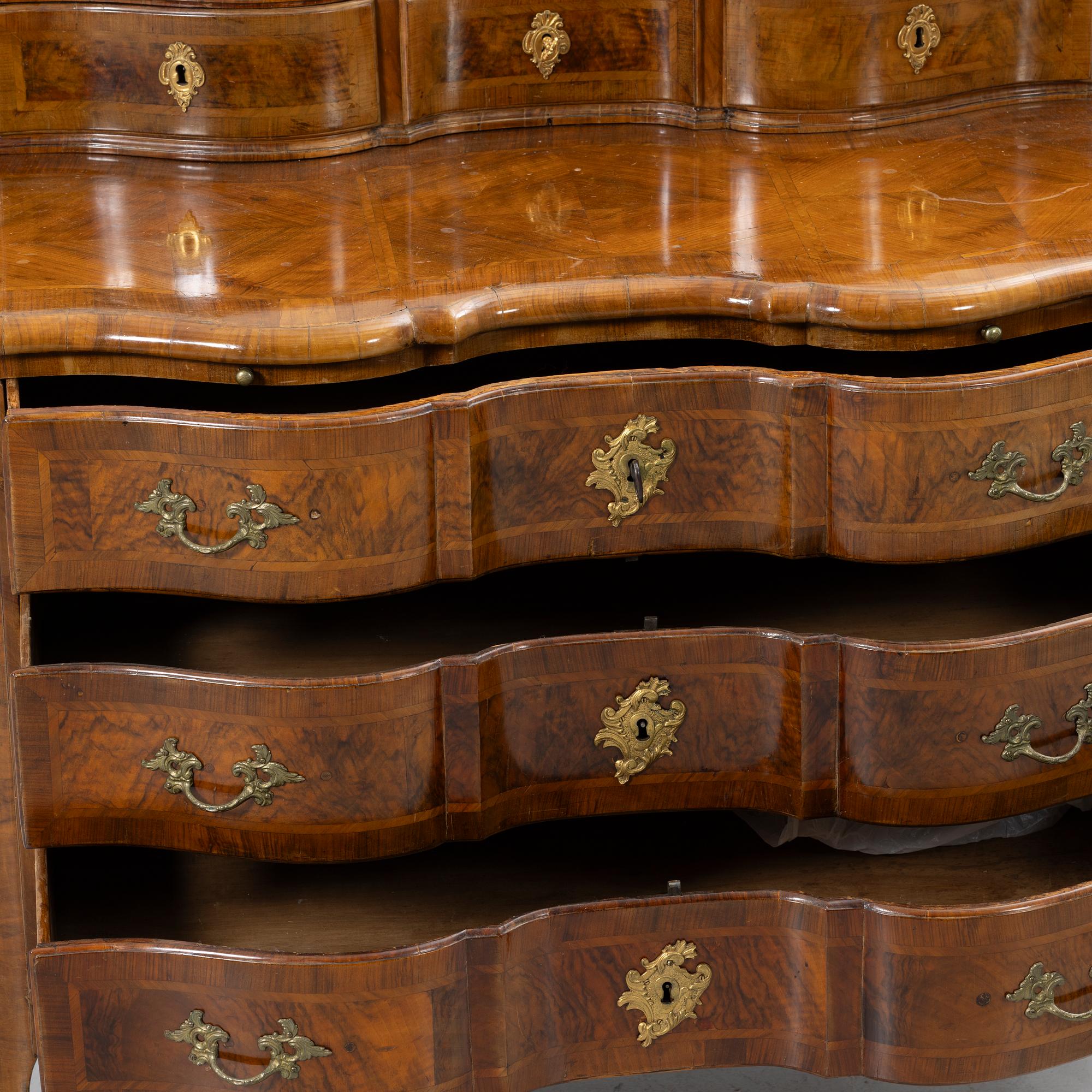 Bureau cabinet with superstructure, in the manner of Johan Hugo Fürloh, late Baroque, Stockholm work, first half of the 18th century.