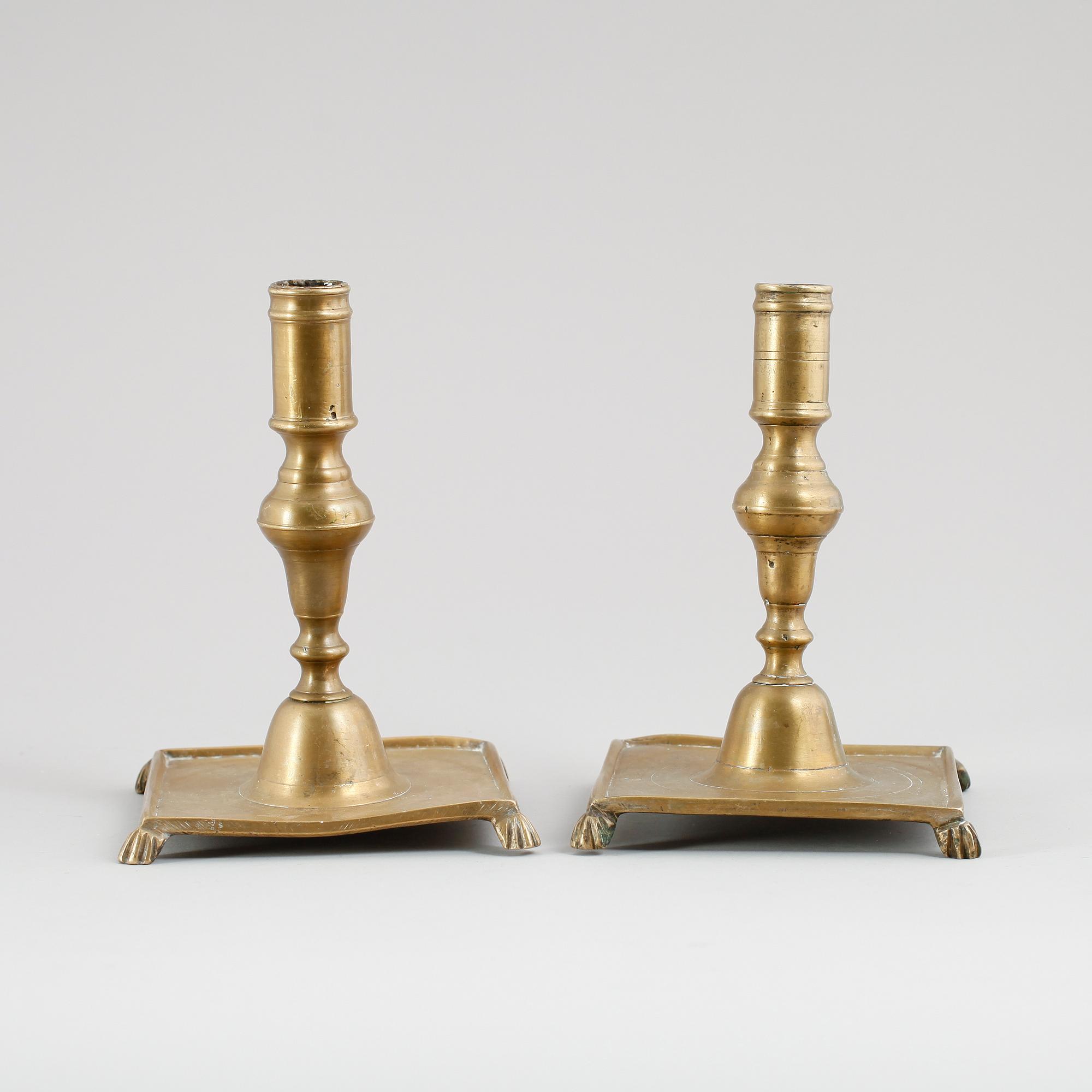 LJUSSTAKAR, 2 st, mässing, barock, 1700-tal.