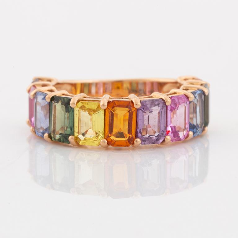Emerald cut multicolured sapphire ring.