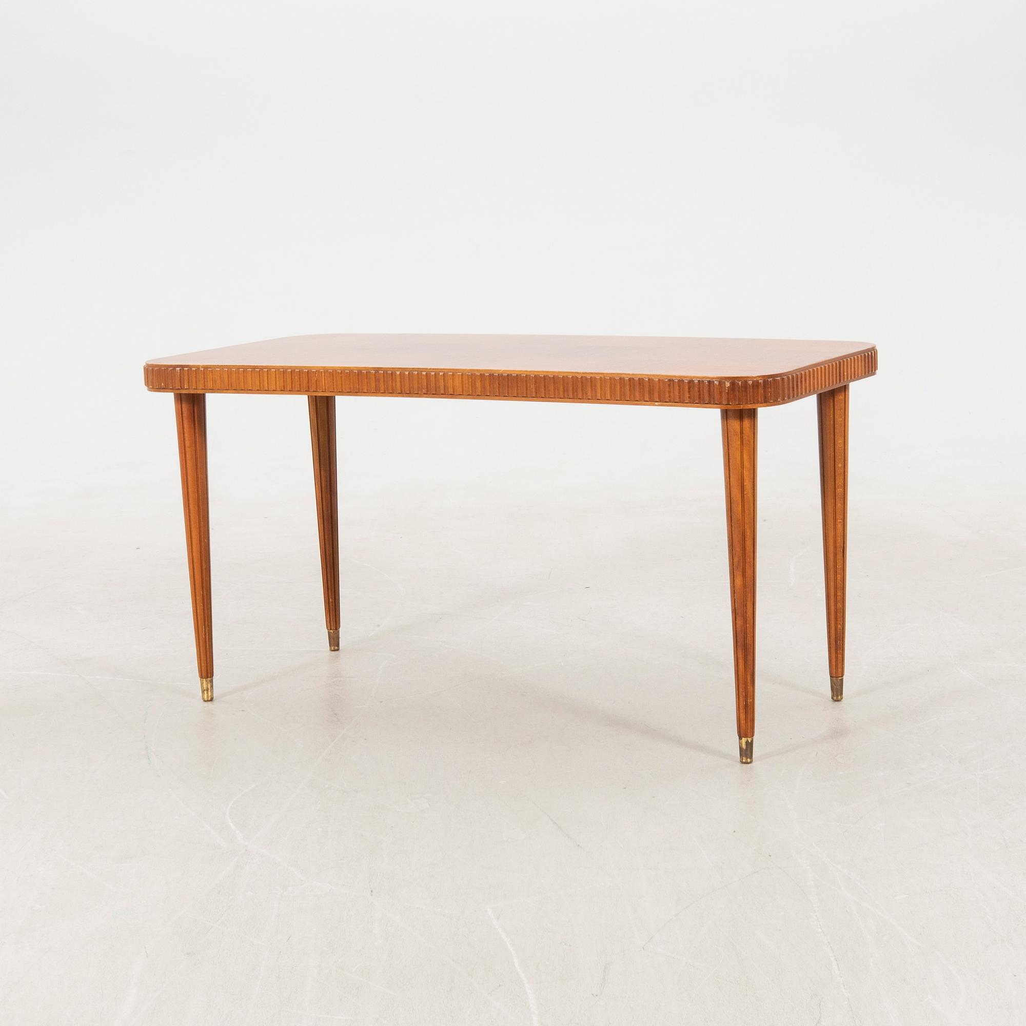 Svante Skogh, coffee table, Swedish Modern, Förenade Möbelfabrikerna, Linköping, 1940s.