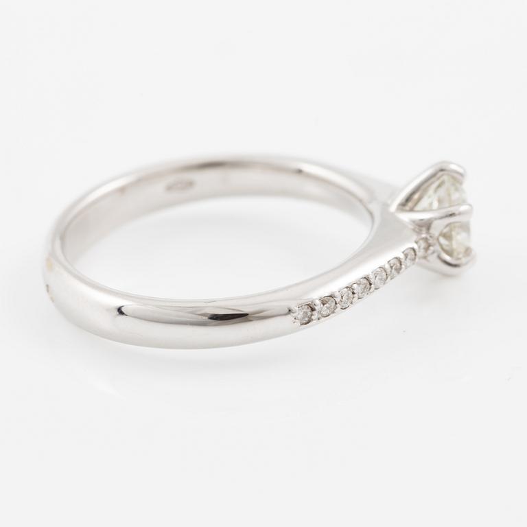 Ring, 18K white gold with brilliant-cut diamond.