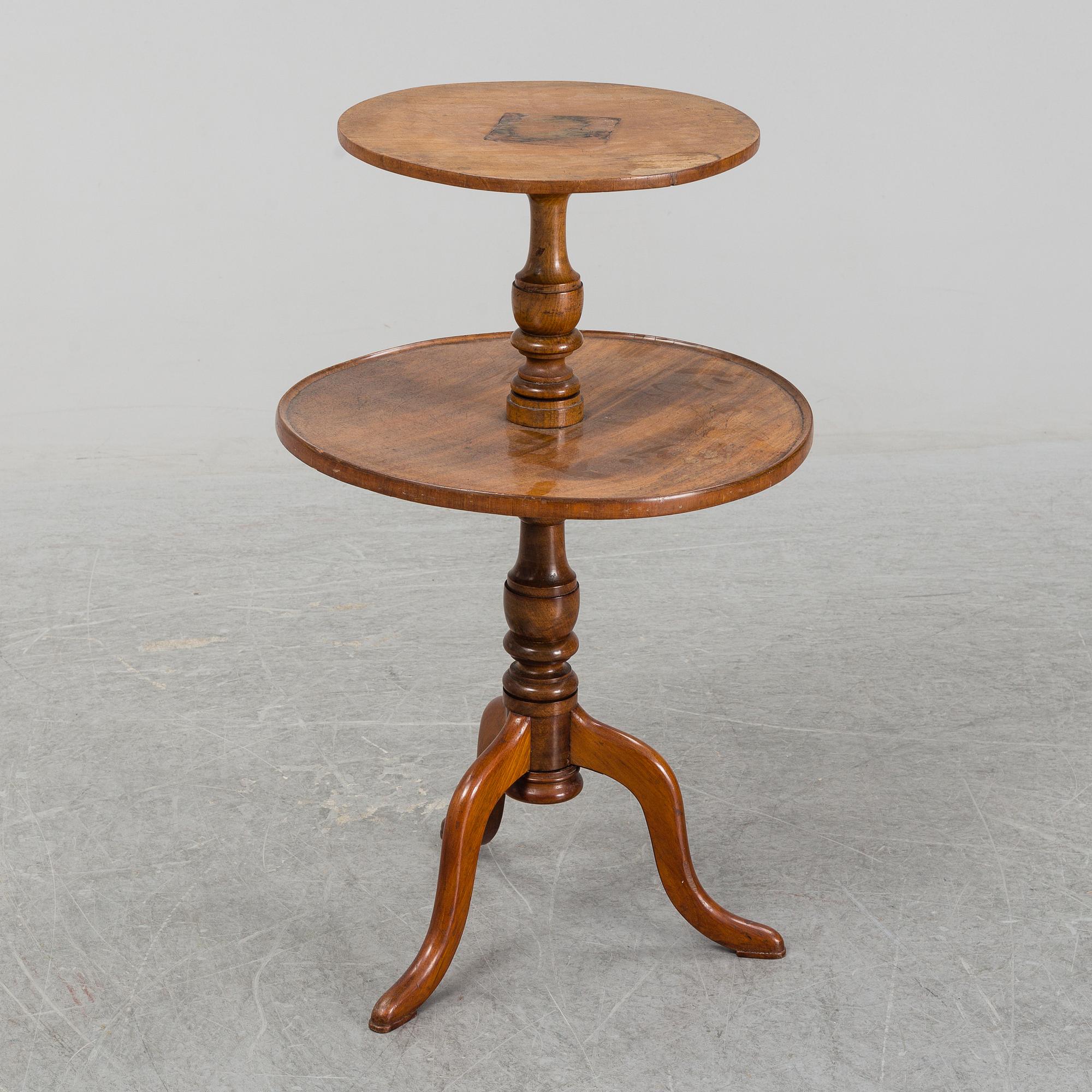 A mahogny Dumbwaiter, 19th century.