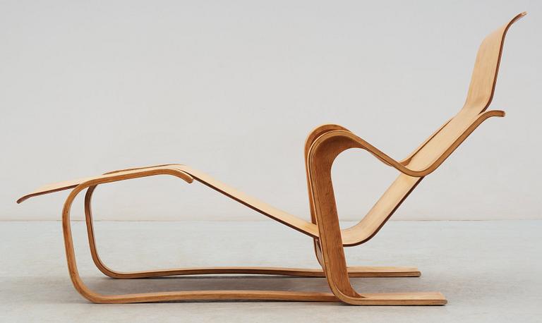 A Marcel Breuer laminated  'A Long Chair', probably by Isokon, England, post 1936.
