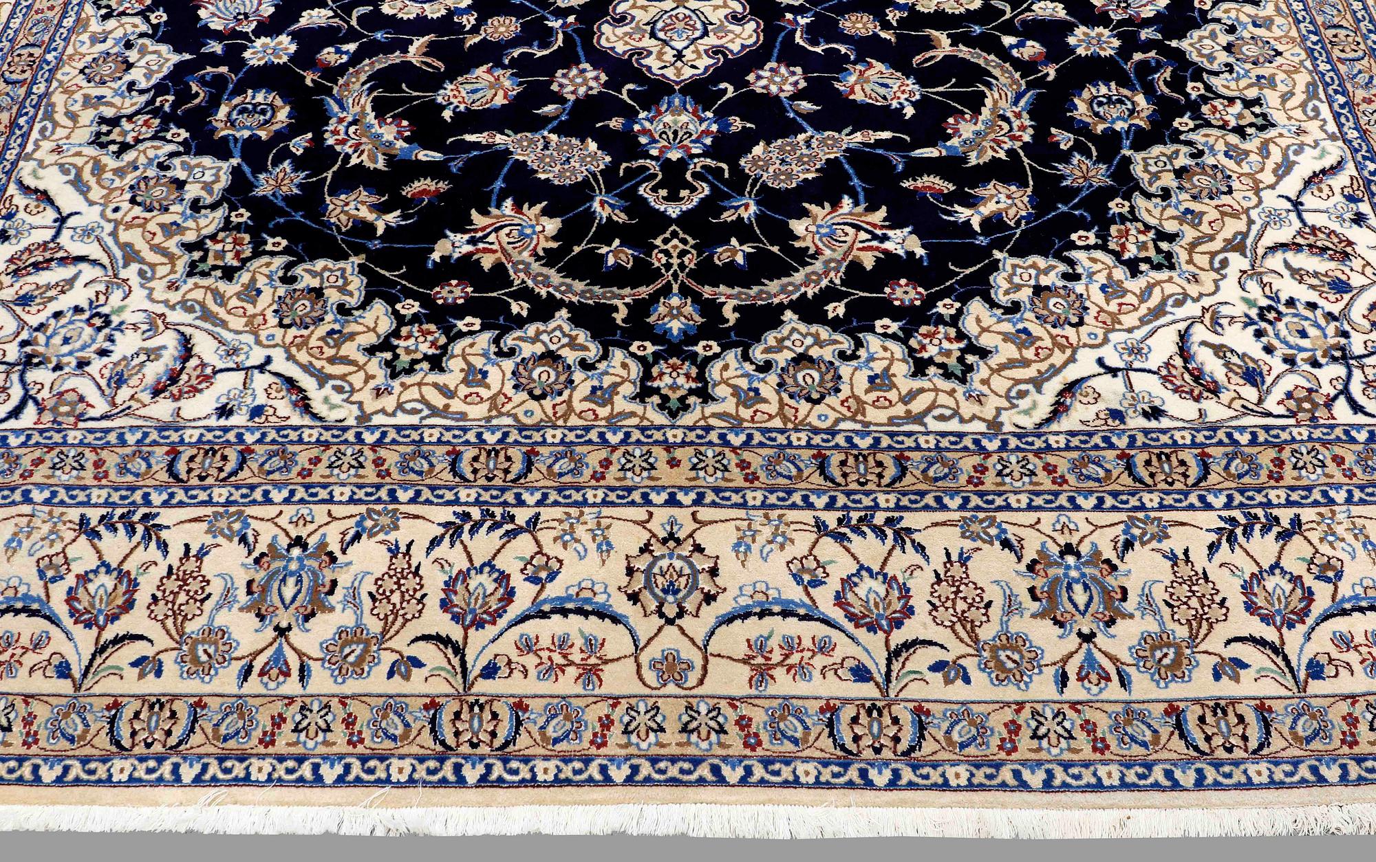 MATTA, Nain, part silk , s.k 9 LAA ,  430 x 300 cm.
