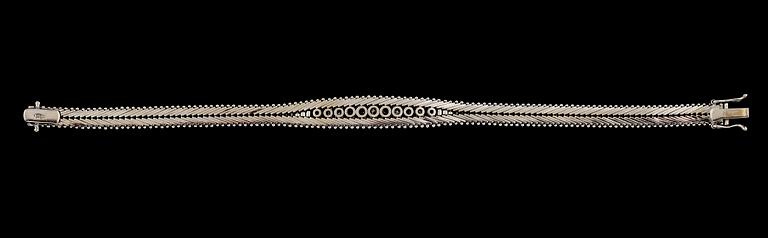 ARMBAND, 18K vitguld, diamanter. Vikt ca 29 g.