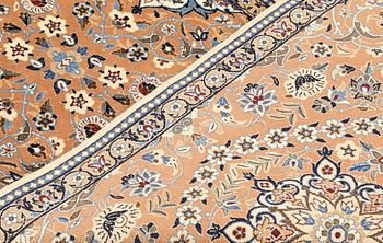 A part silk Nain runner, so-called 9 LAA, approx. 277 x 86 cm.