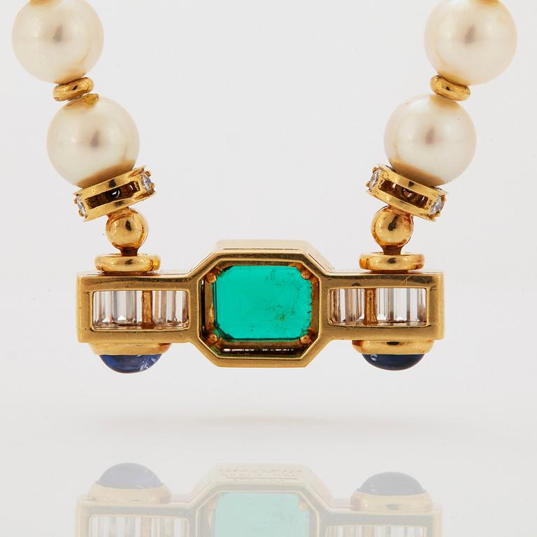 A Bulgari cultured pearl necklace with an 18K gold plaque set with a faceted emerald.