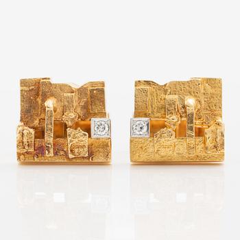 Björn Weckström, A pair of cufflinks, 18K gold with round brilliant-cut diamonds, Finland 1972.