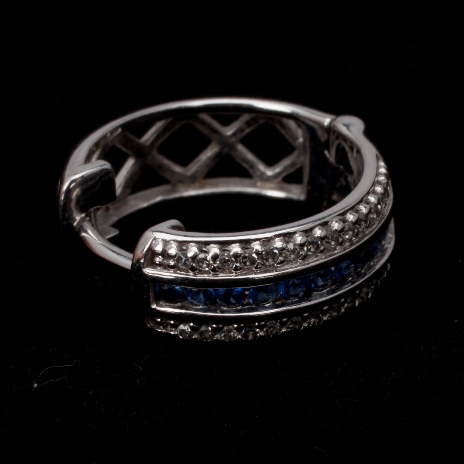 ÖRHÄNGEN, vitguld 14K, små diamanter samt safirer. Vikt 4,5 g.