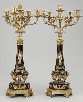 486. KANDELABRAR, för sju ljus, ett par. Empirestil.