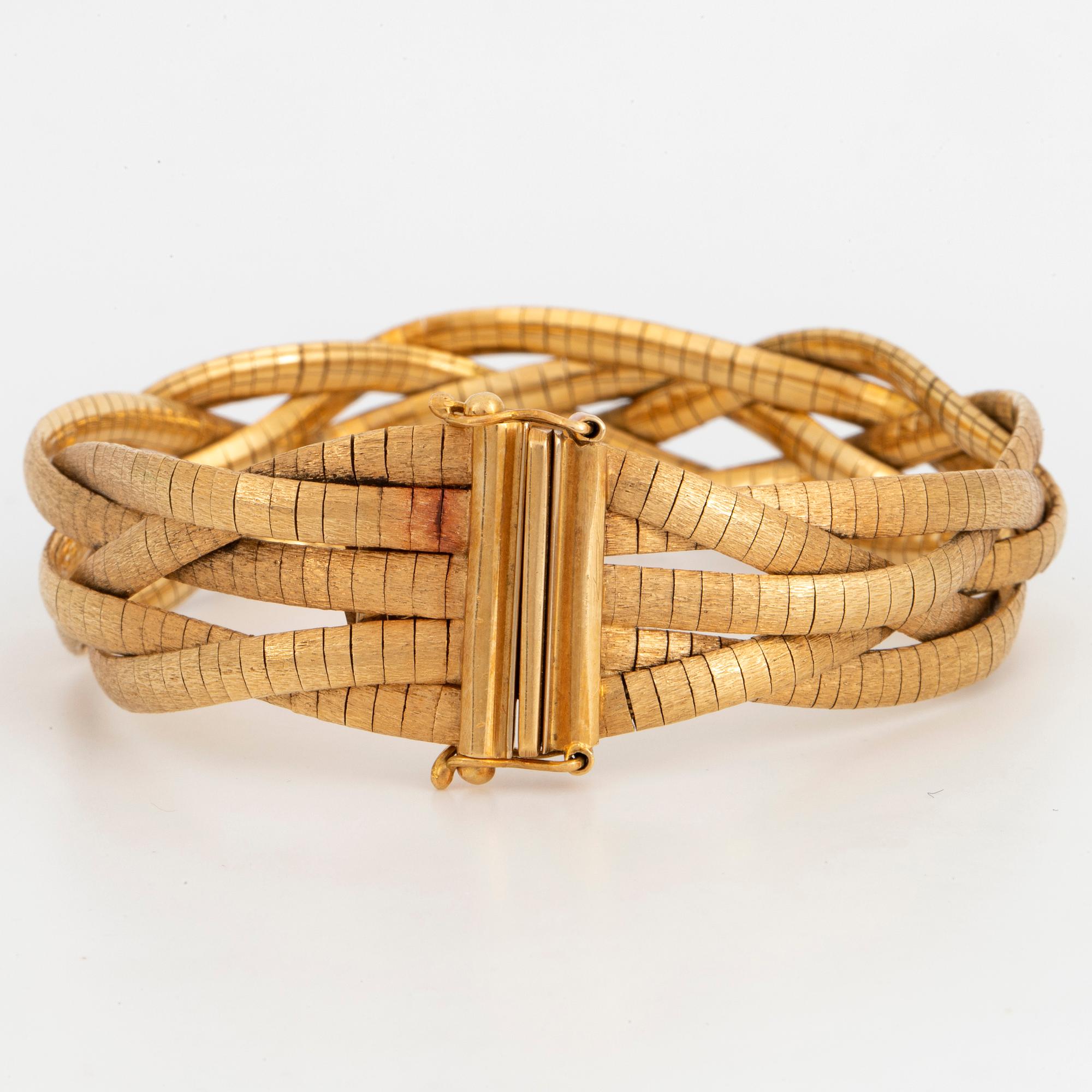 18K gold bracelet.