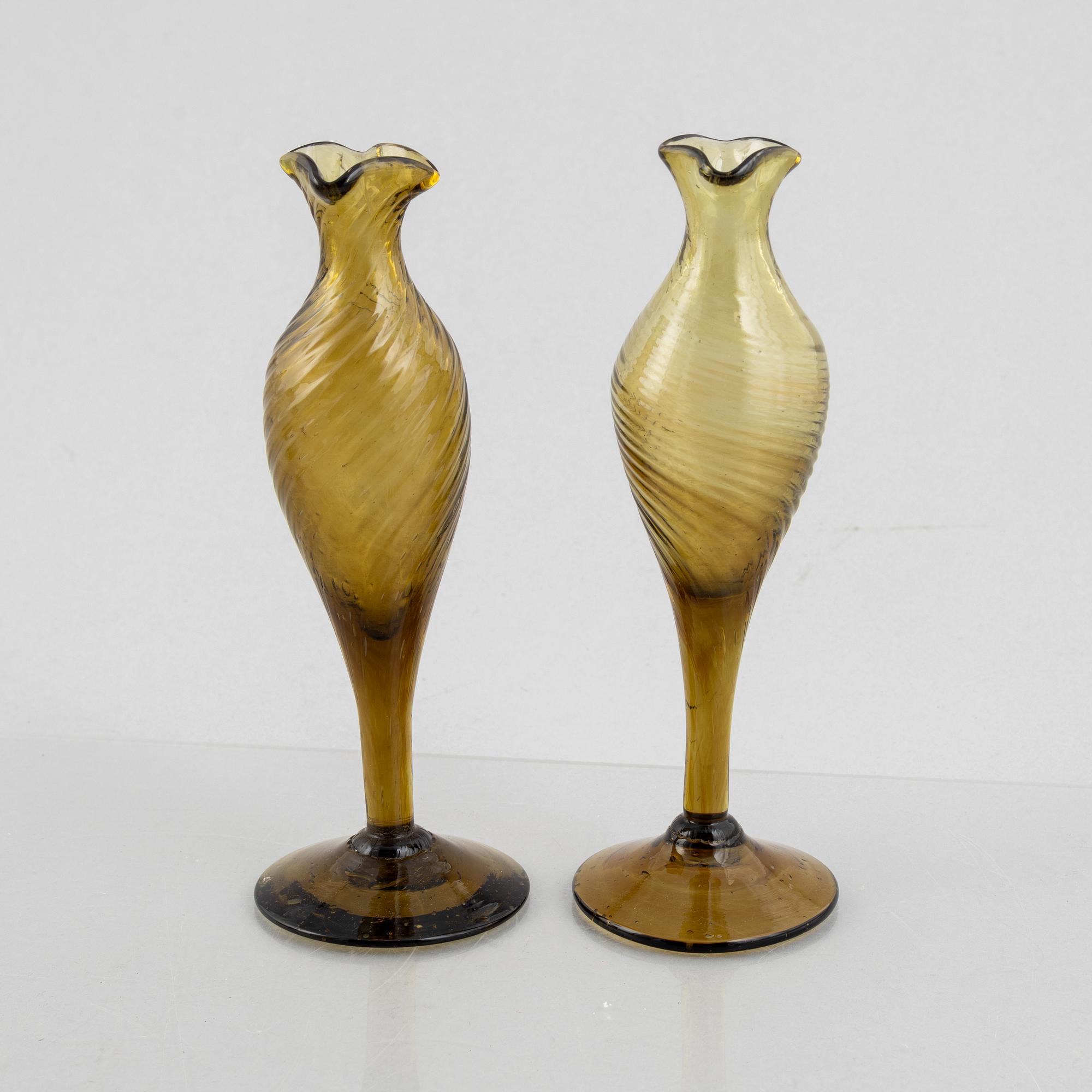 A pair of glass vases, 19th century/first part of the 20th century.