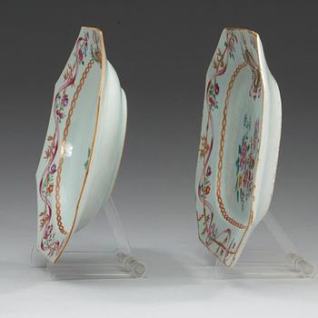FAT och TALLRIKAR, fem stycken, vapenporslin. Qing dynastin, Qianlong (1736-95).