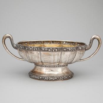 JARDINIERE, silver, CG Hallberg, Stockholm, 1893. Vikt ca 930 gram.