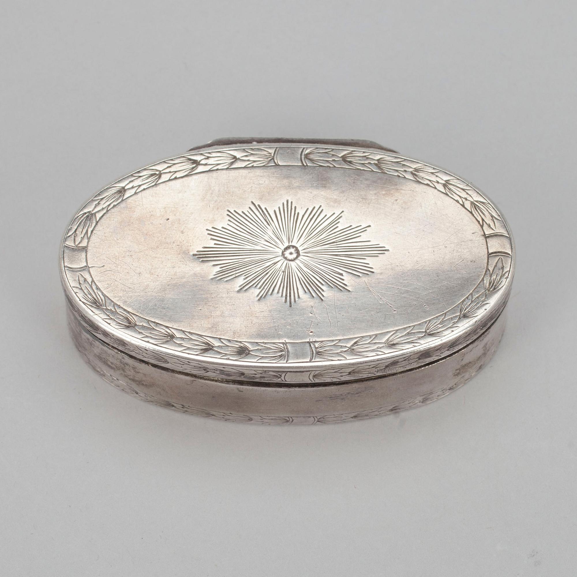 NUUSKARASIA, hopeaa, Anders Gottlieb Hall (1786-1788), Turku epäselvä vuosileima mahdollisesti 1788. Paino noin 67,2 g.