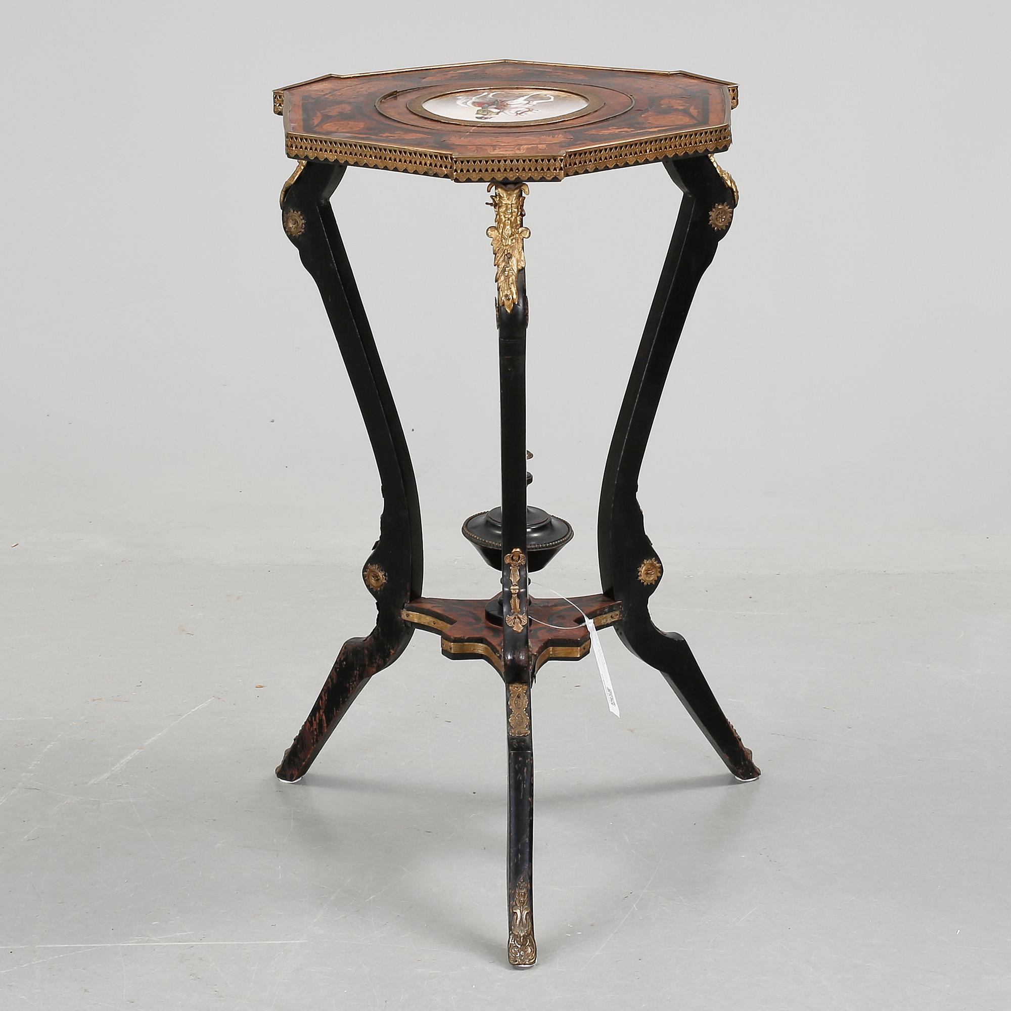 BORD, Ny-Louis seize, Frankrike, 1800-talets andra hälft.