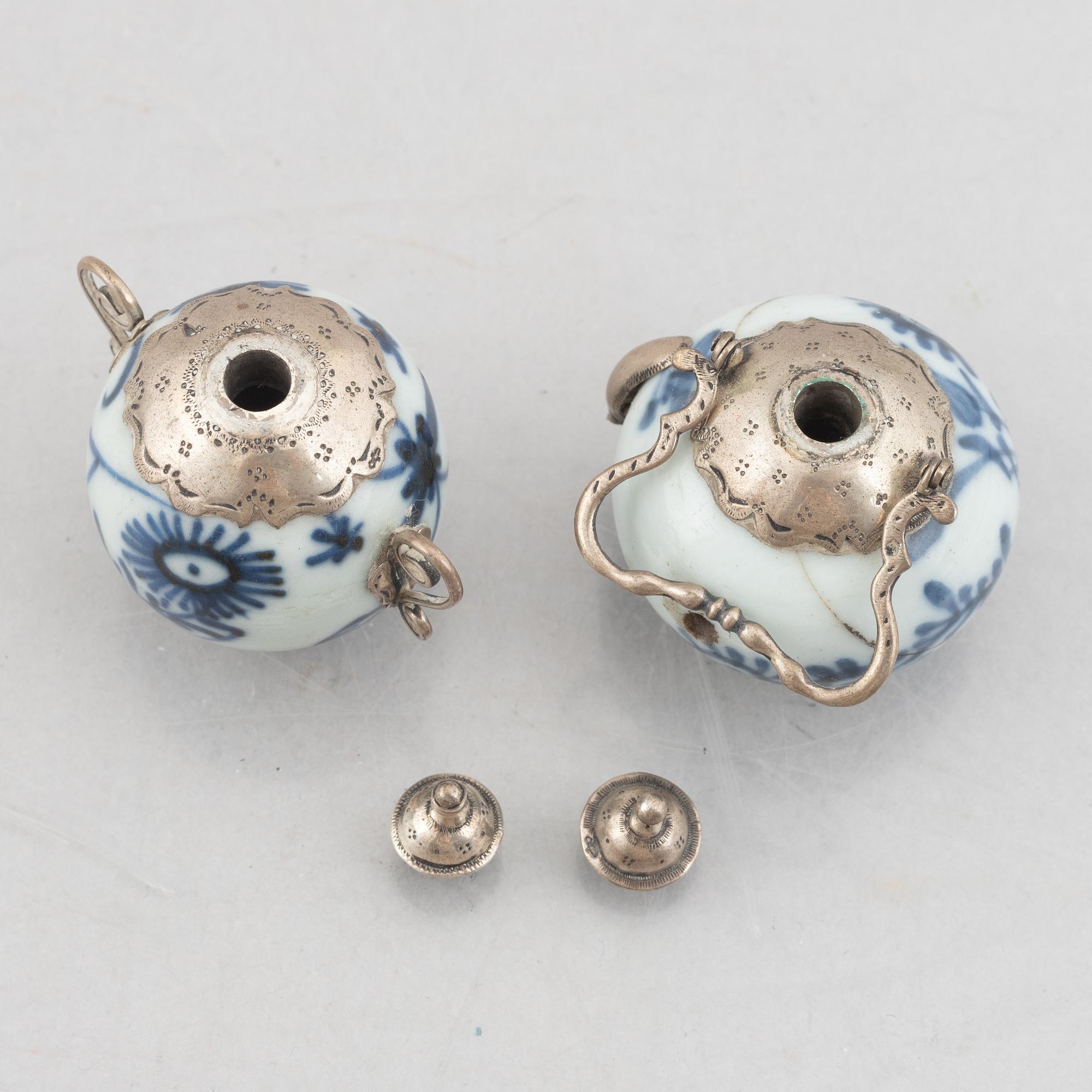 A group of six Chinese blue and white porcelain miniatures and a caddy with cover, Qing dynasty, partly Kangxi.
