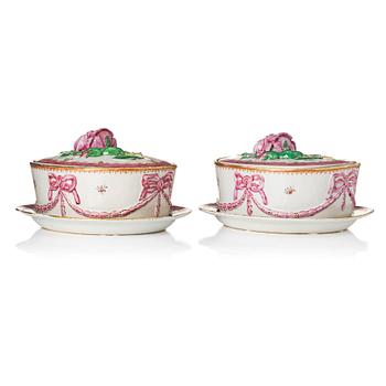 1080. A pair of famille rose 'Export porcelain' tureens with covers, Qing dynasty, 18th century.