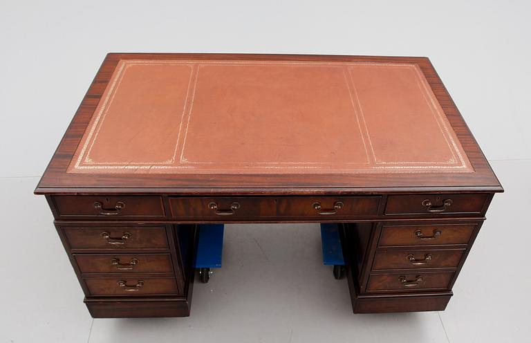 HURTSSKRIVBORD, England, 1900-talets andra hälft.