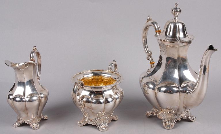KAFFESERVIS, 3 delar, silver, nyrokokostil, CG Hallberg, Stockholm 1935.
