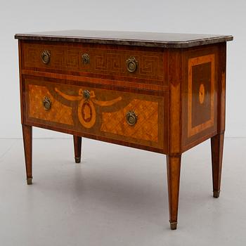 BYRÅ, gustaviansk stil, 1900-tal.