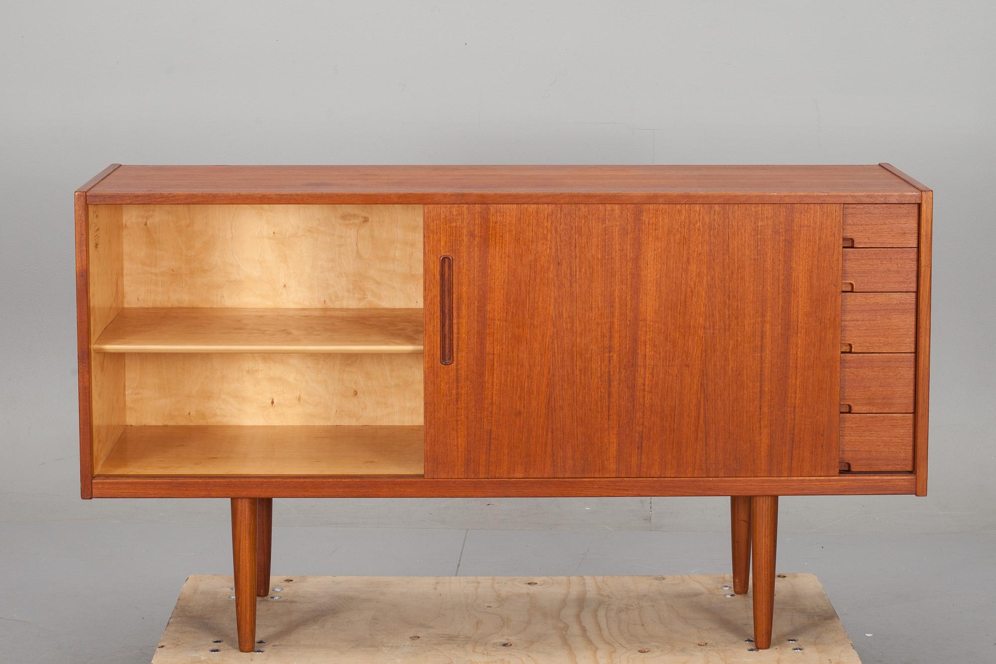 SIDEBOARD, "Lyon" Nils Jonsson, Troeds.