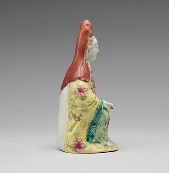 A famille rose porcelain figure of Guanyin, Qing dynasty, circa 1800.