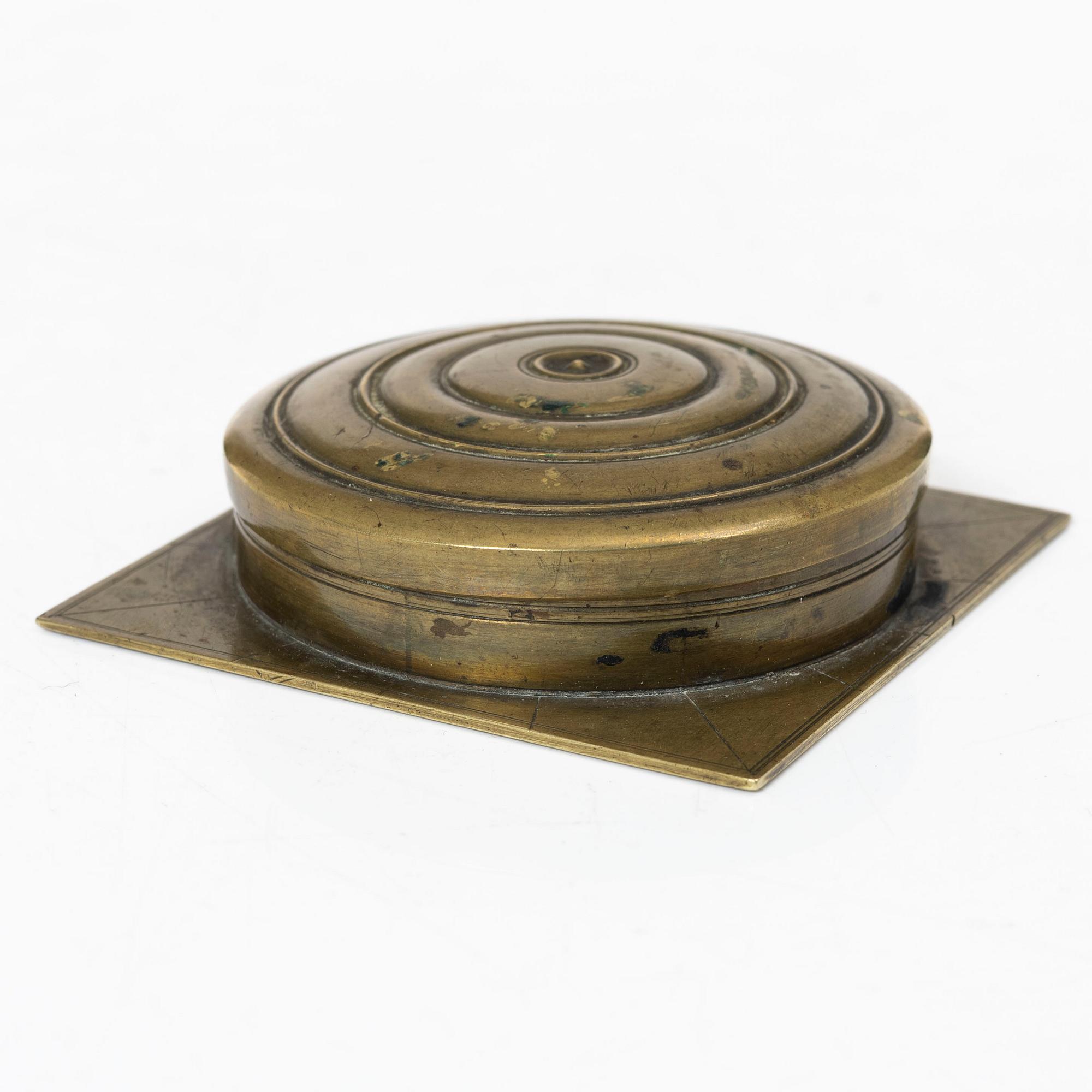 A brass sundial compass by J. Elfgren (instrument maker active ca 1750-1801).