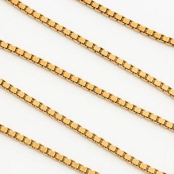 Chain 18K gold.