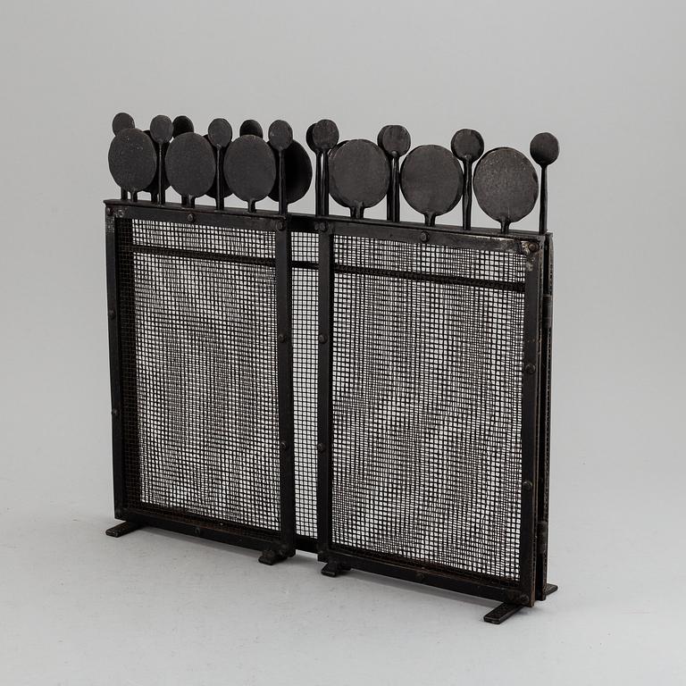 BERTIL VALLIEN, an iron fire guard, Boda Smide.