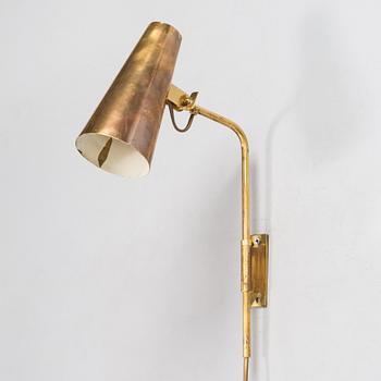 Paavo Tynell, a mid-20th century '9459' wall light for Taito.