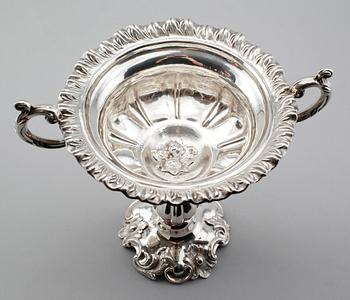 STRÖSOCKERSKÅL, silver, Carl Nyström, Stockholm 1854. Vikt ca 745 gram.